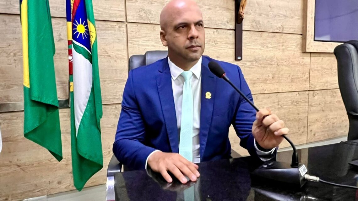 Anderson Correia apresenta PL’s sobre esporotricose e combate ao acorrentamento de animais Anderson Correia apresenta PL’s sobre esporotricose e combate ao acorrentamento de animais