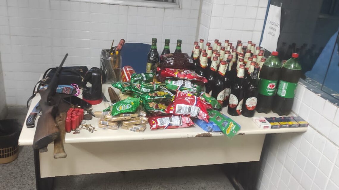 PM recupera produtos roubados em mercearia, em Gravatá