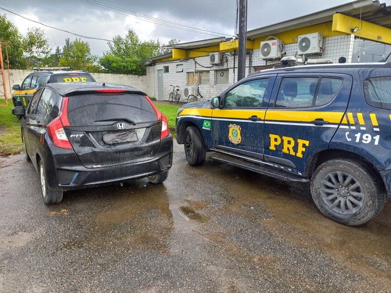 PRF recupera em Recife veículo roubado em Camaragibe