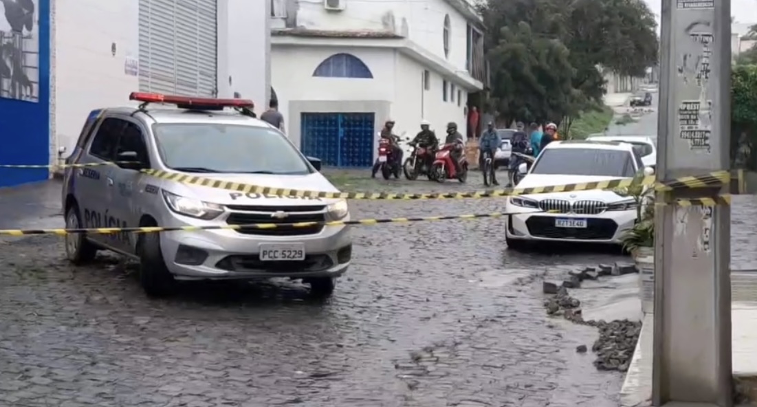 Comerciante é assassinado a tiros em Caruaru Comerciante é assassinado a tiros em Caruaru