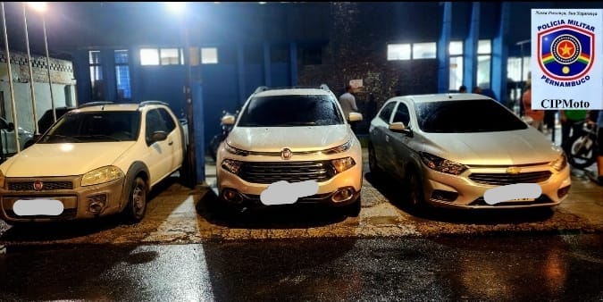 Dupla é presa com três carros roubados, e quatro são presos em plantio de maconha