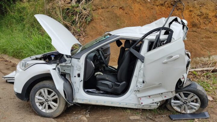 Jovem é resgatada de helicóptero, após se envolver em colisão com ônibus