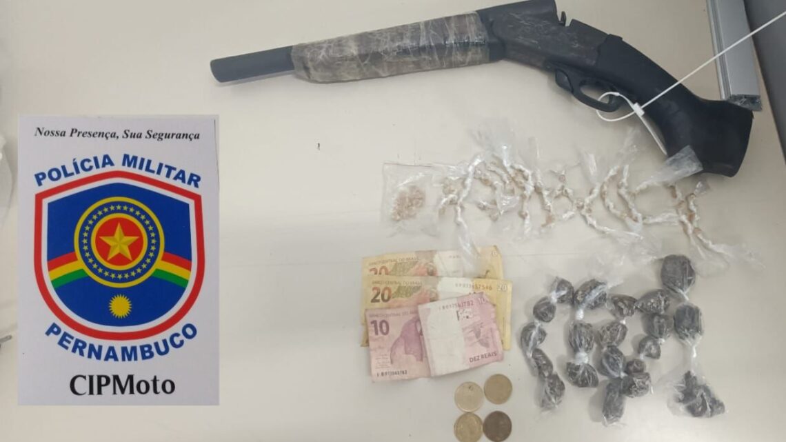 CIPMOTO apreende arma de fogo e drogas com suspeito CIPMOTO apreende arma de fogo e drogas com suspeito