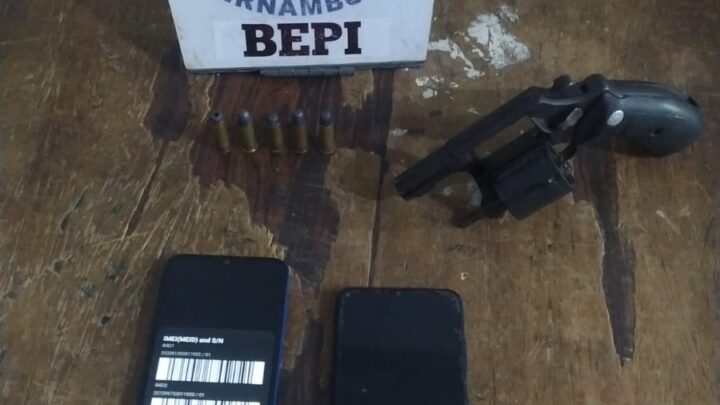 Marido e esposa são presos por tráfico, moto adulterada e celulares roubados