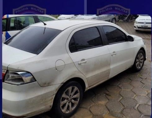 PM prende trio e recupera carro roubado PM prende trio e recupera carro roubado