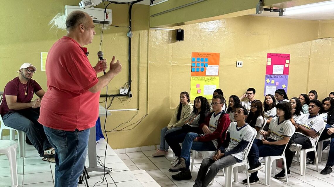 Vereador Jorge Quintino solicita a criação de Concurso Municipal para cargos efetivos de Auxiliar de Educação e Profissional de Apoio Escolar, para que além de Provas, abranja Títulos