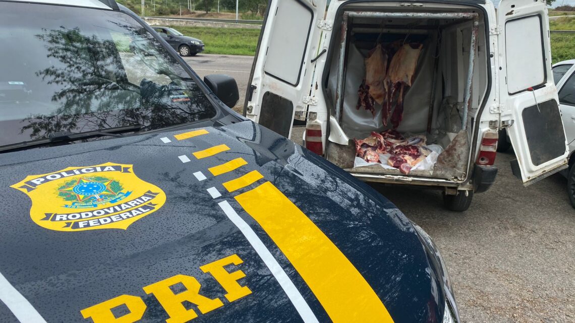 PRF apreende 100 Kg de carne sem a devida refrigeração