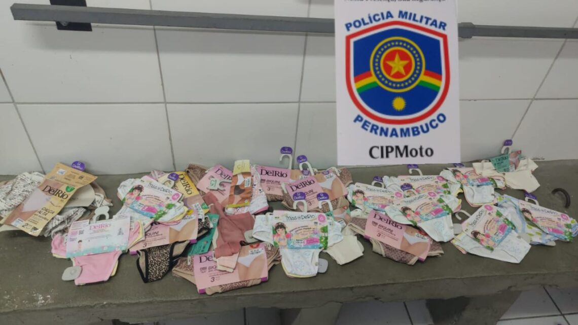Três mulheres são presas porvenda de produtos furtados Três mulheres são presas porvenda de produtos furtados