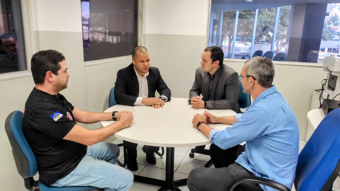 Jefferson Paz faz transmissão de cargo ao novo coodenador da 4ª Ciretran Caruaru Jefferson Paz faz transmissão de cargo ao novo coodenador da 4ª Ciretran Caruaru
