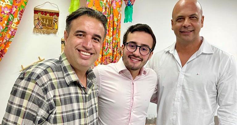 Anderson Correia apresenta ICIA a Lula da Fonte visando fortalecer o credenciamento da instituição no SUS Anderson Correia apresenta ICIA a Lula da Fonte visando fortalecer o credenciamento da instituição no SUS