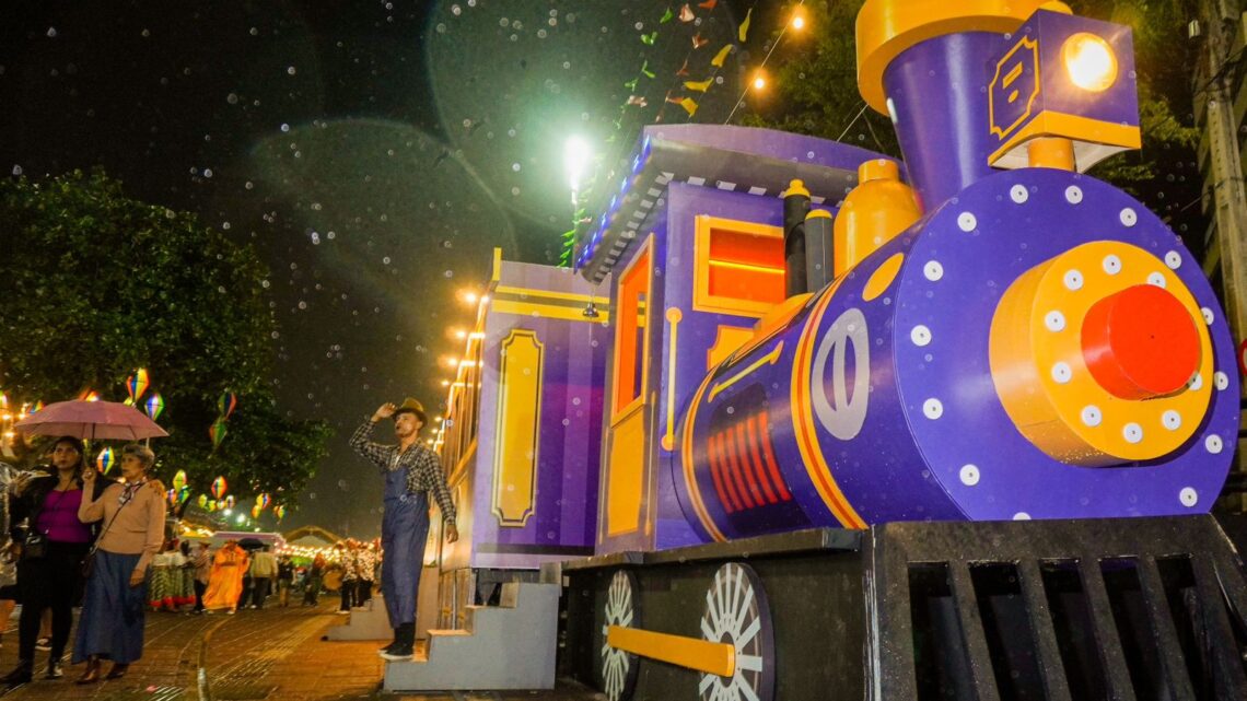 Vila cenográfica da Estação Ferroviária conta com réplica de trem, que remete ao icônico Trem do Forró Vila cenográfica da Estação Ferroviária conta com réplica de trem, que remete ao icônico Trem do Forró