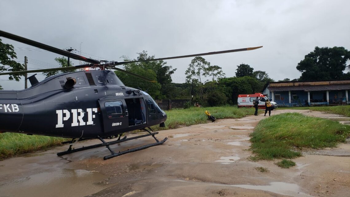 Homem com traumatismo-craniano é resgatado de helicóptero Homem com traumatismo-craniano é resgatado de helicóptero