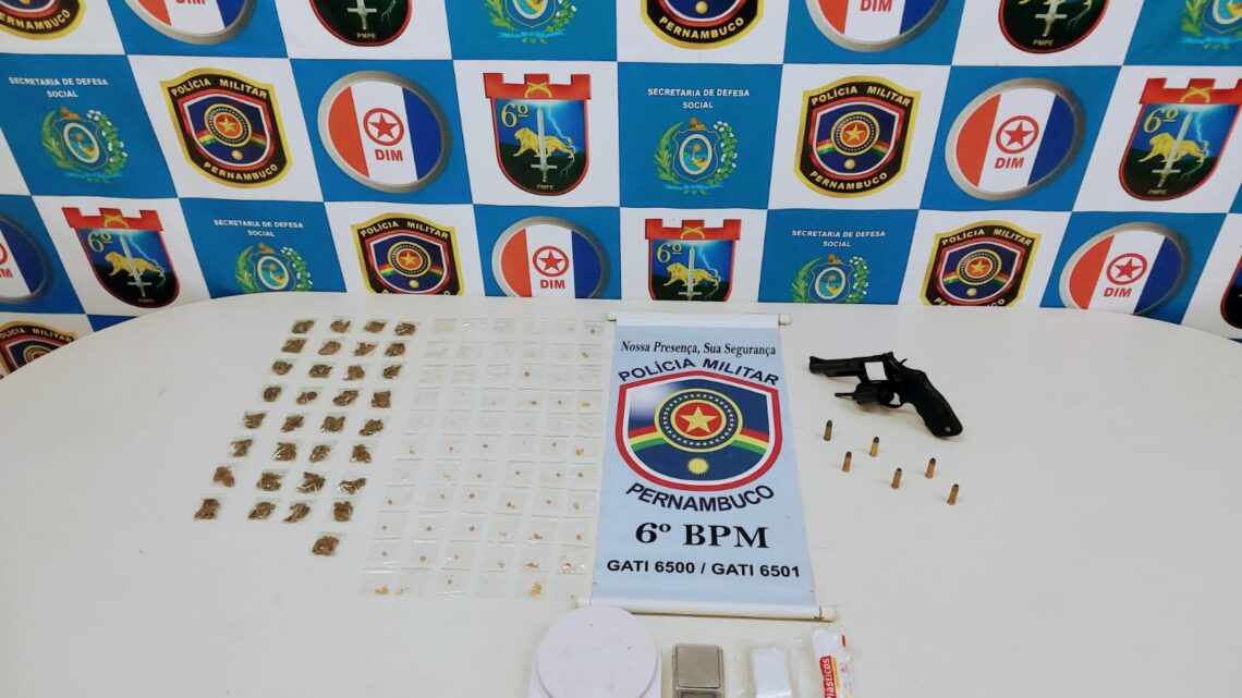 Homem é preso com arma, ziplocks de maconha, pedras de crack e balanças de precisão Homem é preso com arma, ziplocks de maconha, pedras de crack e balanças de precisão