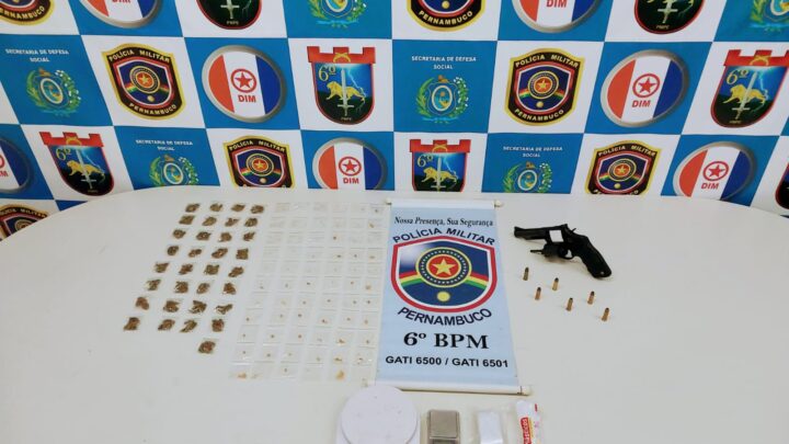 Homem é preso com arma, ziplocks de maconha, pedras de crack e balanças de precisão