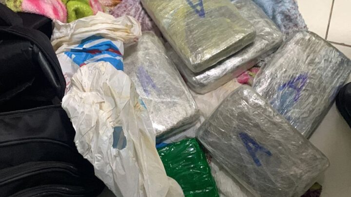 Carga de cerca de R$ 70 mil em drogas deixada em ônibus
