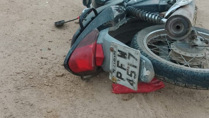 Motociclista fica gravemente ferido após colidir contra placa, em Caruaru