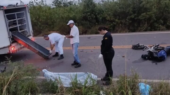 Casal morre após colisão envolvendo carro e moto na PE-95, entre Caruaru e Riacho das Almas