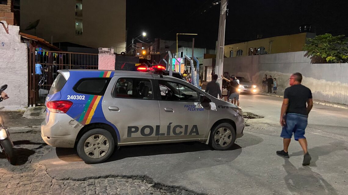 Dono de Lava Jato é morto com vários tiros dentro do próprio estabelecimento em Caruaru Dono de Lava Jato é morto com vários tiros dentro do próprio estabelecimento em Caruaru