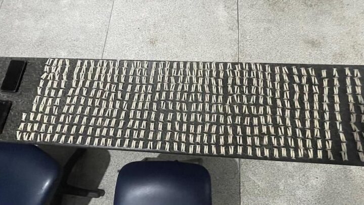 Mais de 800 pinos de cocaína apreendidos