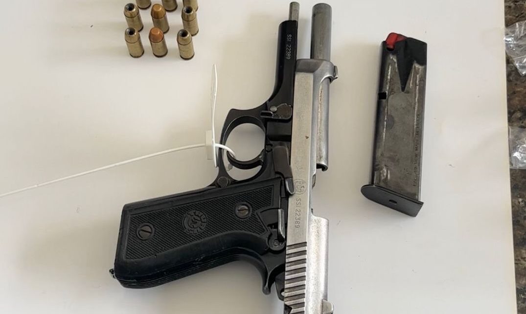 PM apreende drogas, armas e prende suspeitos PM apreende drogas, armas e prende suspeitos