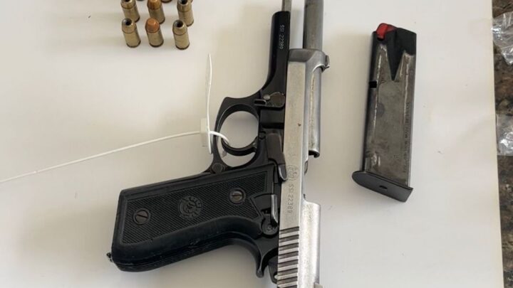PM apreende drogas, armas e prende suspeitos