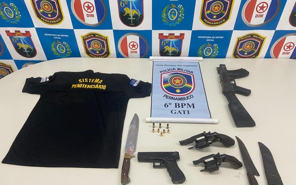 PM apreende armas e prende três suspeitos PM apreende armas e prende três suspeitos