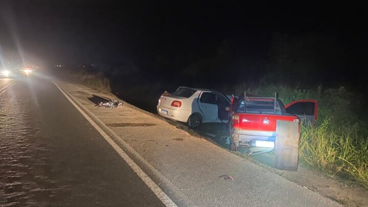 Motorista morre e três pessoas ficam feridas, após colisão frontal na BR 232