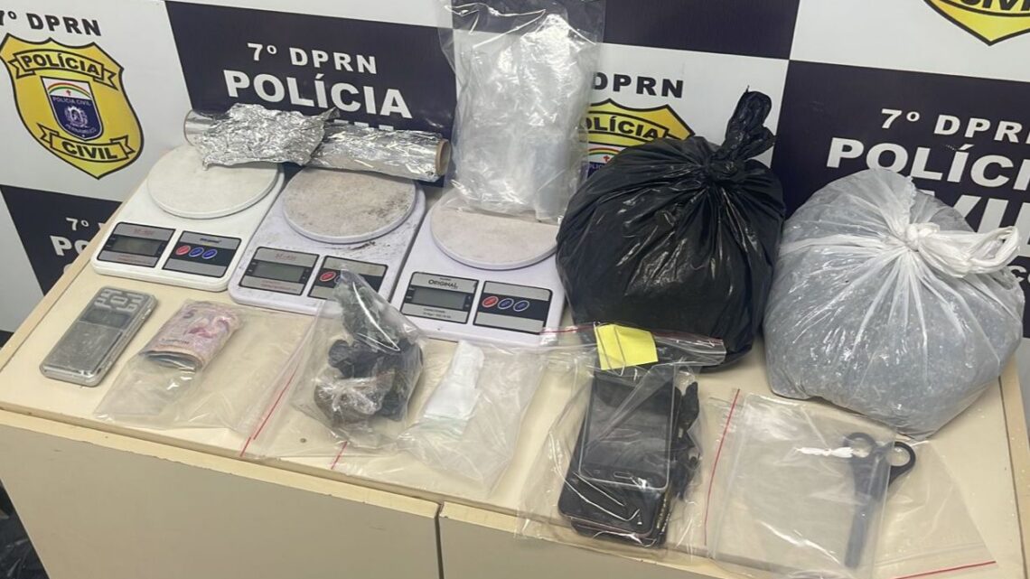 Dupla é presa por tráfico de drogas em Caruaru Dupla é presa por tráfico de drogas em Caruaru