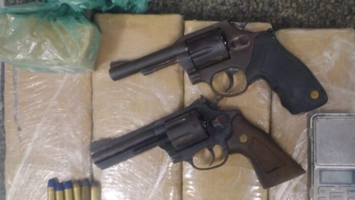 PM captura pai e filho por tráfico de drogas e posse de armas de fogo