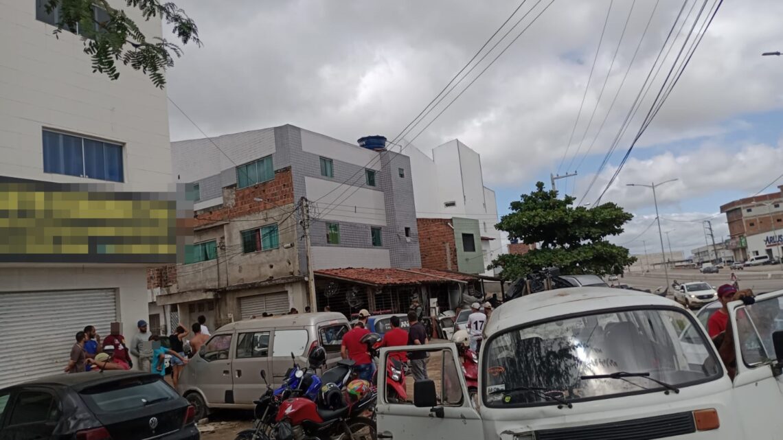 Comerciante é assassinado dentro do próprio estabelecimento em Caruaru Comerciante é assassinado dentro do próprio estabelecimento em Caruaru