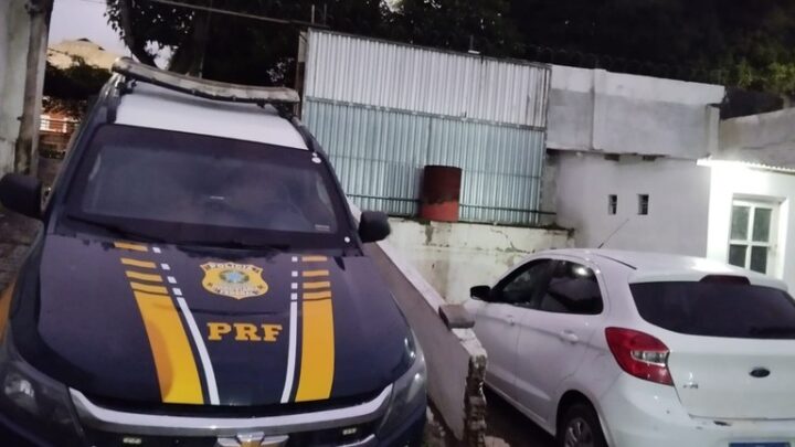 Carro roubado em Caruaru é recuperado pela PC e PRF em Garanhuns