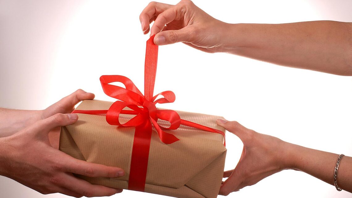Procon Caruaru alerta consumidores para compras do Dia dos Pais Procon Caruaru alerta consumidores para compras do Dia dos Pais