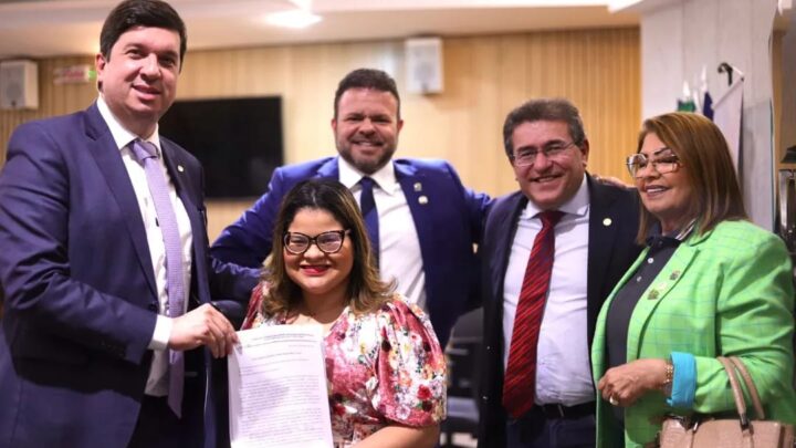 Apaes de Pernambuco entregam carta aos deputados na Alepe