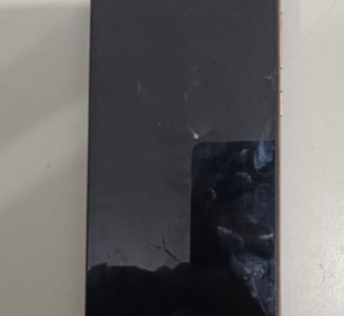 Adolescente é apreendido com celular roubado Adolescente é apreendido com celular roubado
