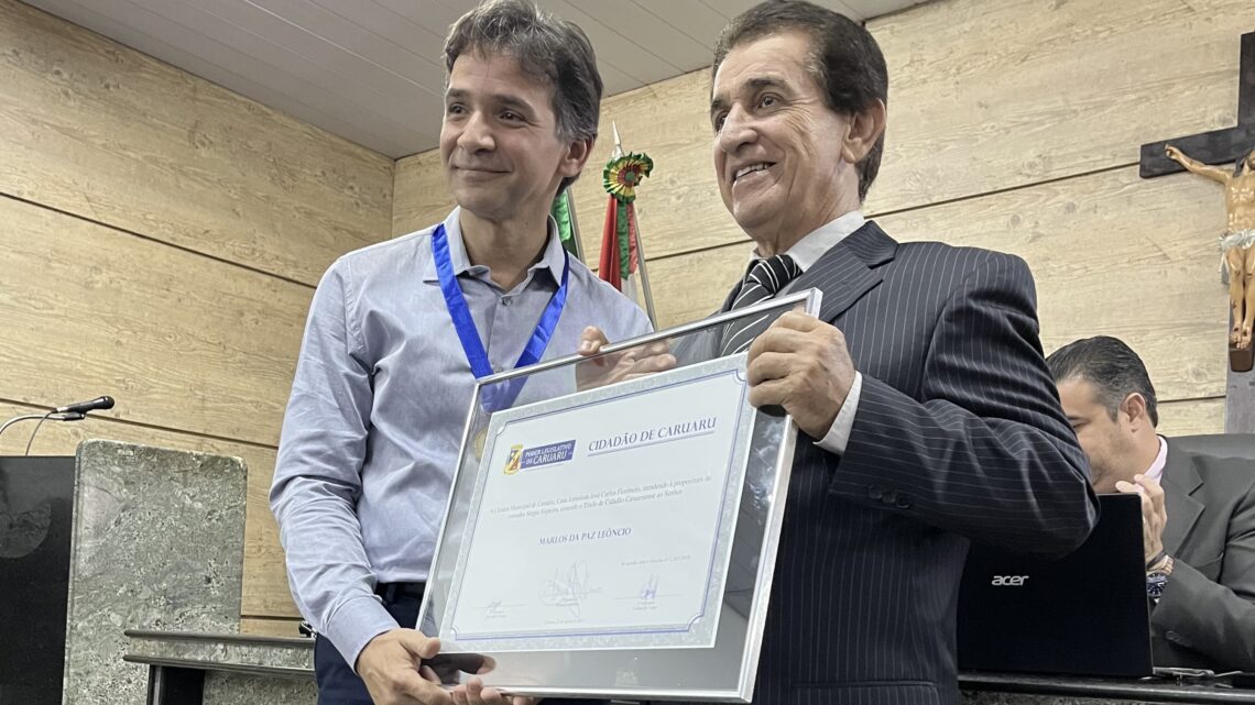 Cirurgião Marlos da Paz recebe Título de Cidadania e medalha em sessão solene no Poder Legislativo de Caruaru Cirurgião Marlos da Paz recebe Título de Cidadania e medalha em sessão solene no Poder Legislativo de Caruaru