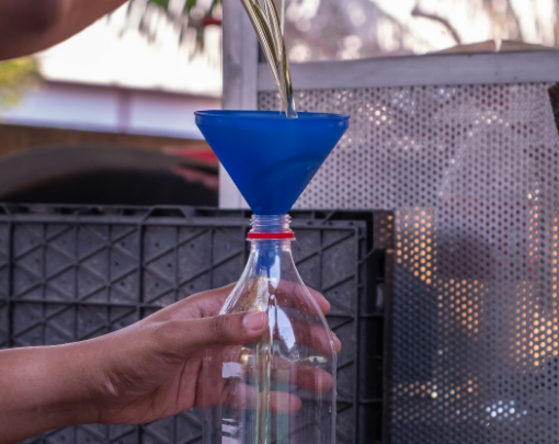 Descarte incorreto do óleo de cozinha causa prejuízo às redes de esgoto; Confira