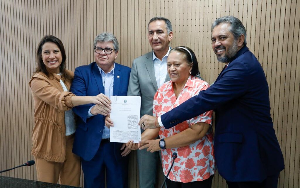 Raquel Lyra assina acordo interfederativo de operação sustentável das águas do Rio São Francisco Raquel Lyra assina acordo interfederativo de operação sustentável das águas do Rio São Francisco