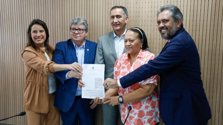 Raquel Lyra assina acordo interfederativo de operação sustentável das águas do Rio São Francisco