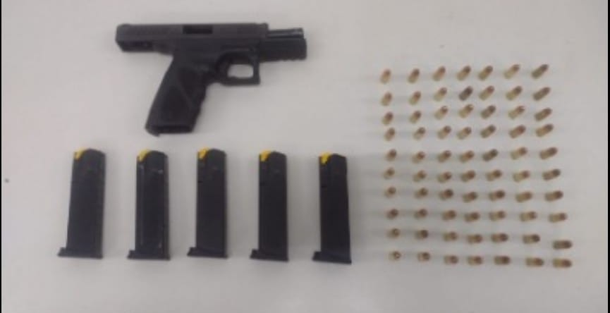 Dupla é presa com pistola e 70 munições no Agreste-PE