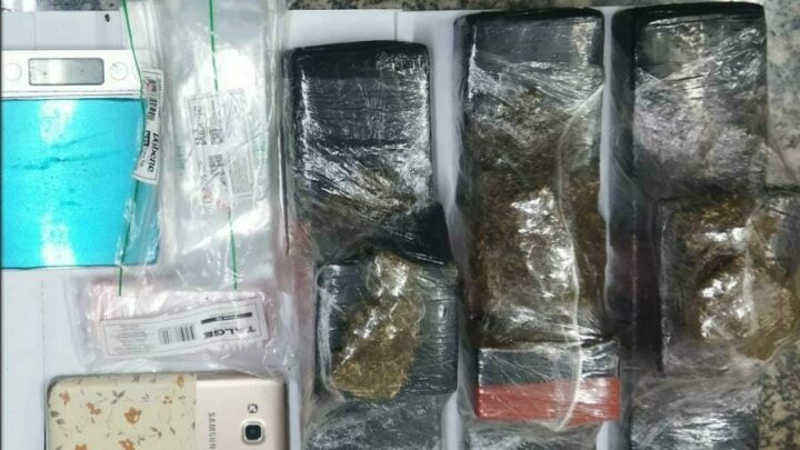 Mulher é presa por tráfico de drogas
