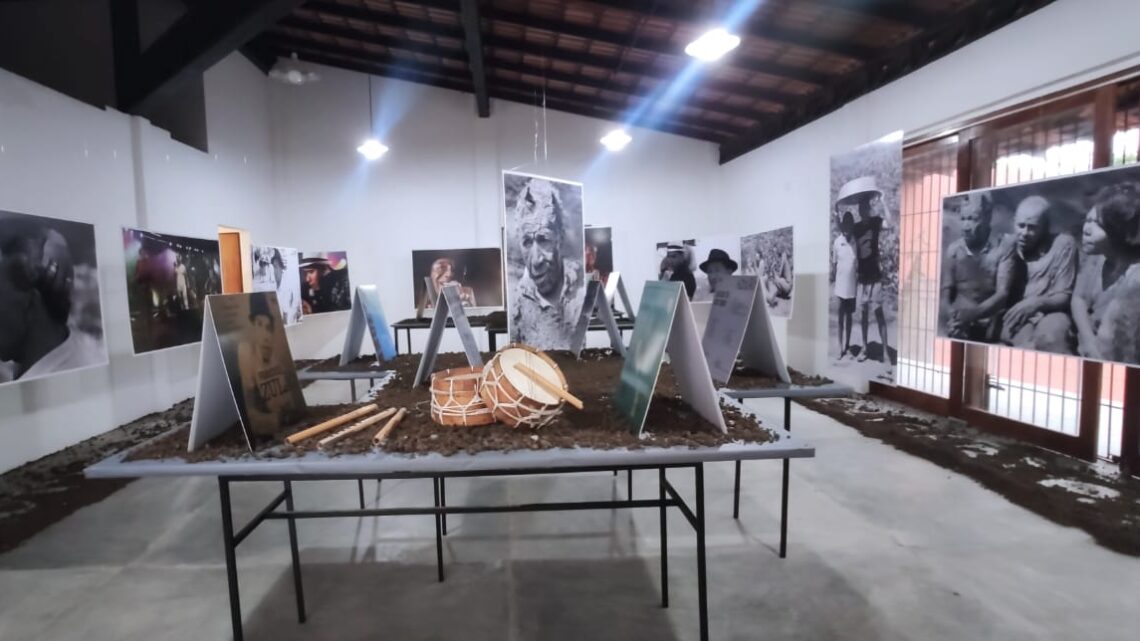 Exposição fotográfica sobre Azulão é prorrogada na Casa da Mulher Artesã Exposição fotográfica sobre Azulão é prorrogada na Casa da Mulher Artesã