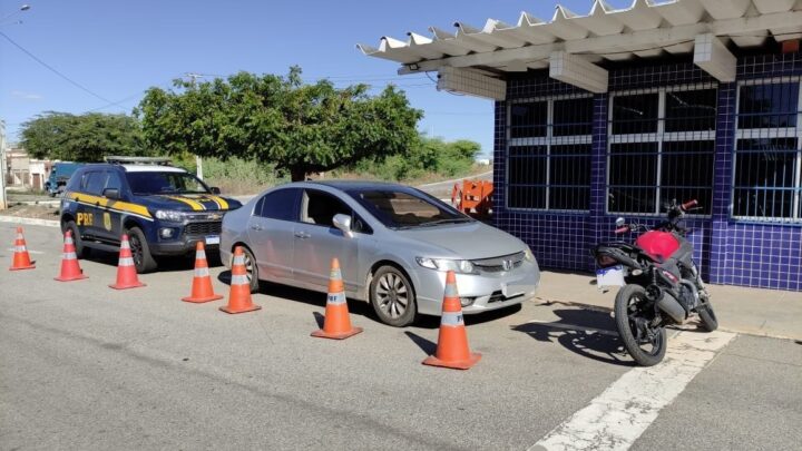 Carro e moto adulterados são apreendidos na BR 232