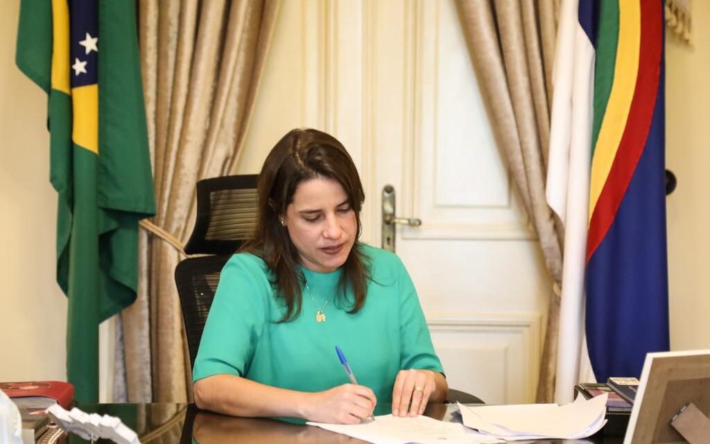 Raquel Lyra anuncia redução da alíquota do IPVA para 2,4%, parcelamento de multas em até 60 meses e isenção para mototaxistas
