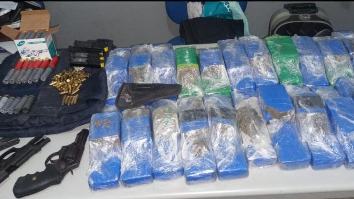 Trio é preso com muitas armas e drogas