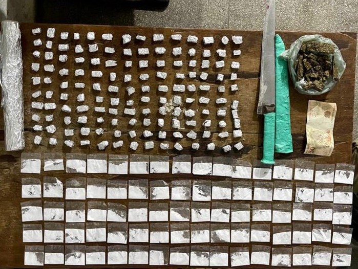 PM prende homem com maconha e ziplocks de cocaína