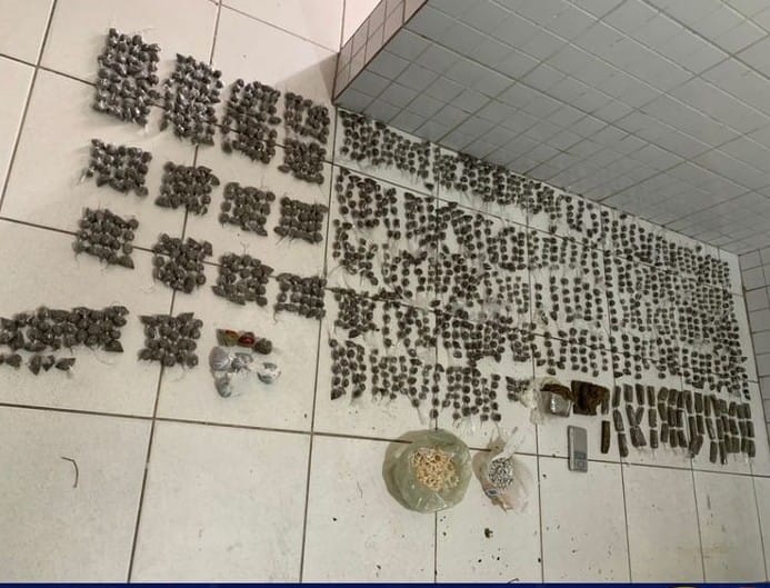 PM apreende pedras de crack, big bigs de maconha e haxixe