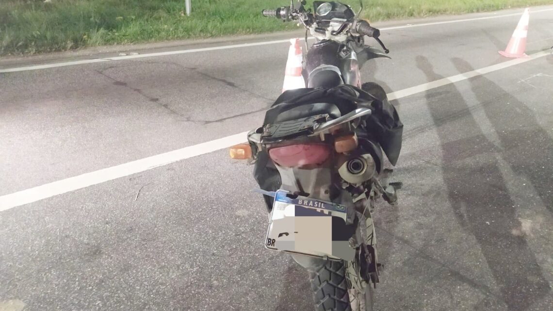 Motociclista de aplicativo morre ao ser atingido por moto que estaria participando de um “racha” Motociclista de aplicativo morre ao ser atingido por moto que estaria participando de um “racha”