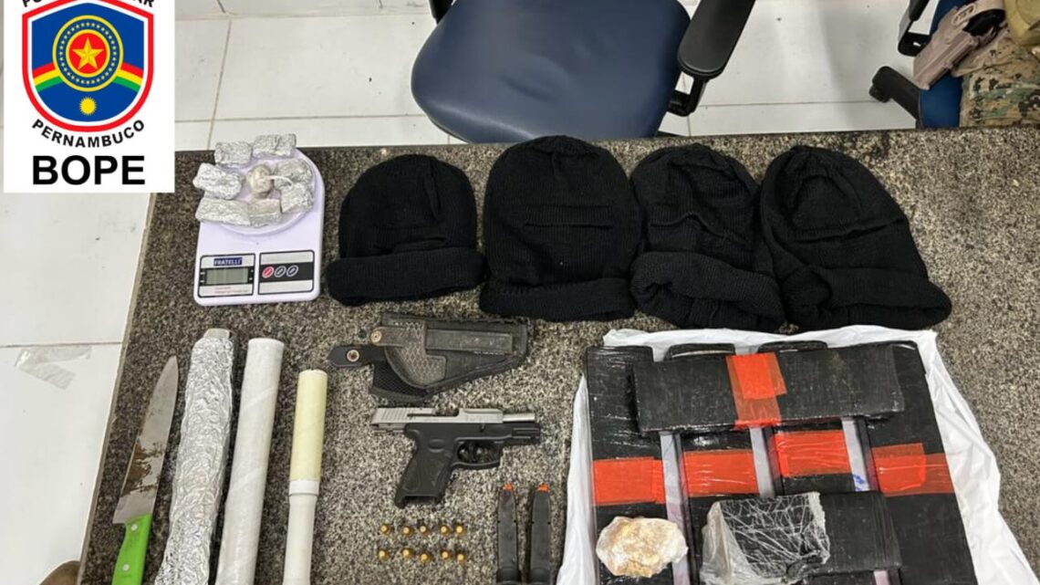 BOPE prende dois suspeitos por tráfico de drogas BOPE prende dois suspeitos por tráfico de drogas