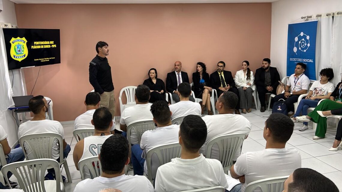 Reeducandos da Penitenciária de Caruaru iniciam cursos de graduação e pós-graduação no formato EAD Reeducandos da Penitenciária de Caruaru iniciam cursos de graduação e pós-graduação no formato EAD