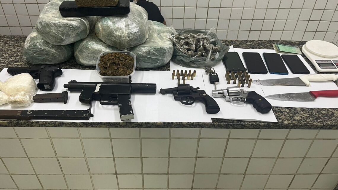 PM prende grupo com drogas e armas de fogo